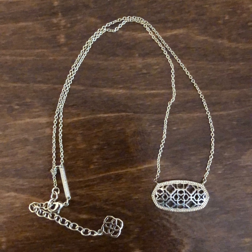 Kendra Scott necklace